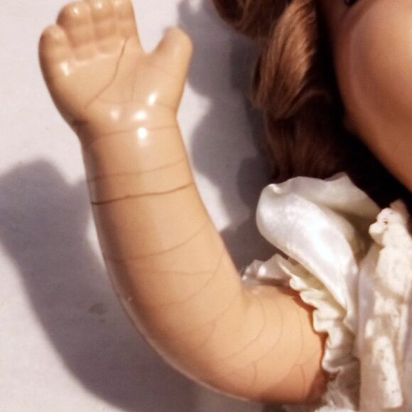 1930s Vintage Composition Doll in Wedding Dress, 16 Inch - Picture 5 of 7